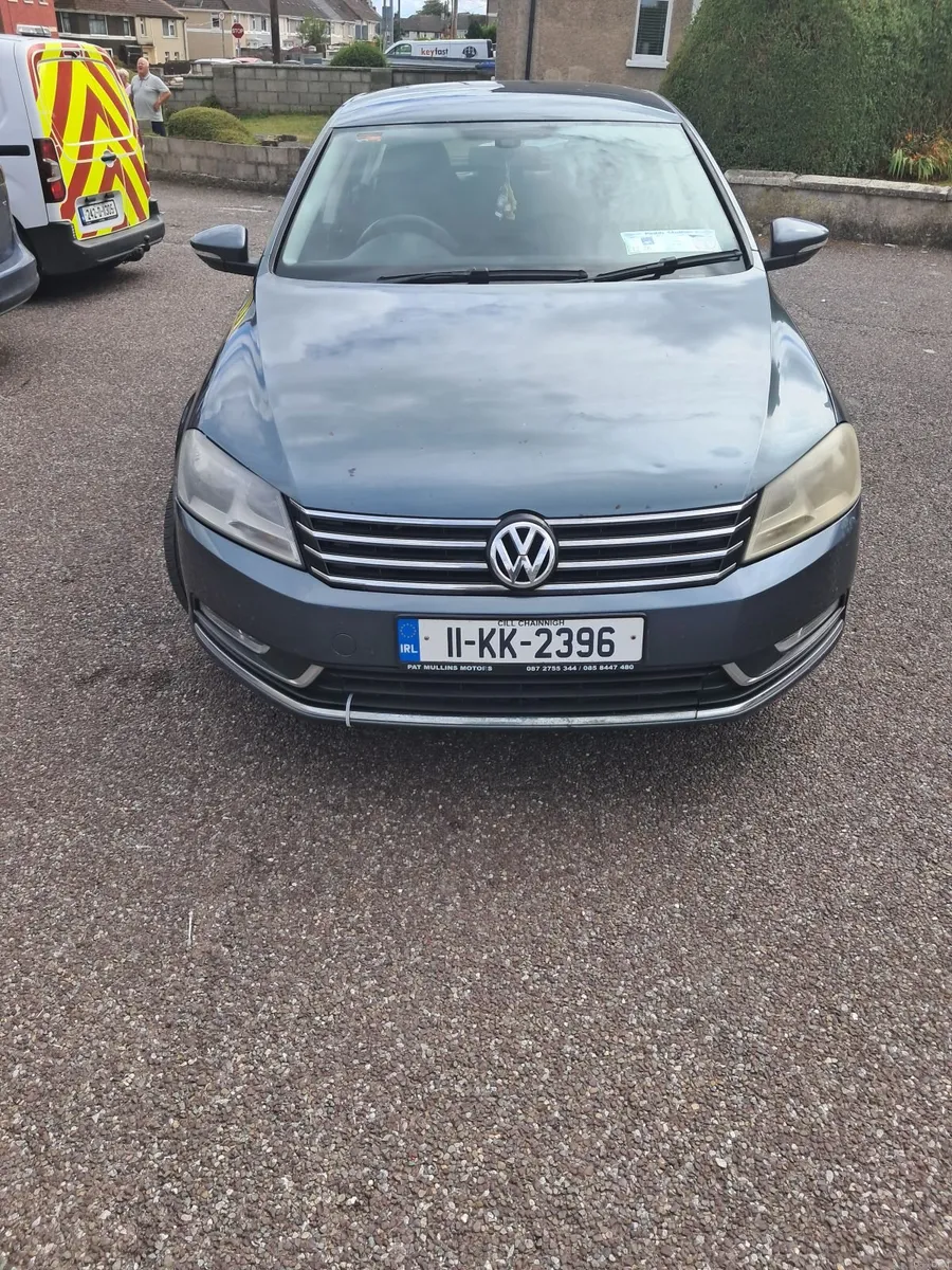 Volkswagen Passat 2011 - Image 2