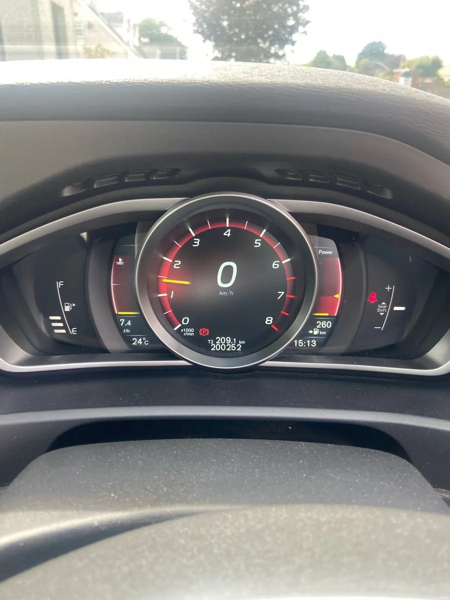2015 (151) Volvo V40 - Image 2