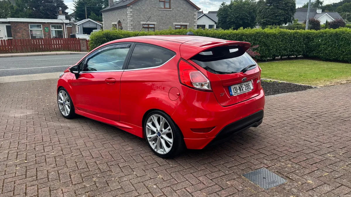 Ford Fiesta 1.5 diesel sport model 2013 - Image 5
