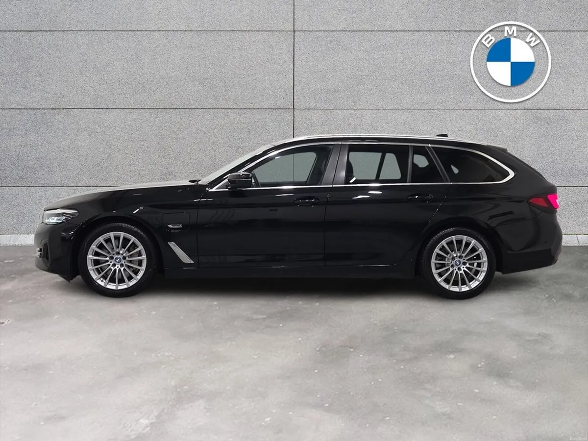 BMW 5-Series 530e SE Touring - Image 3