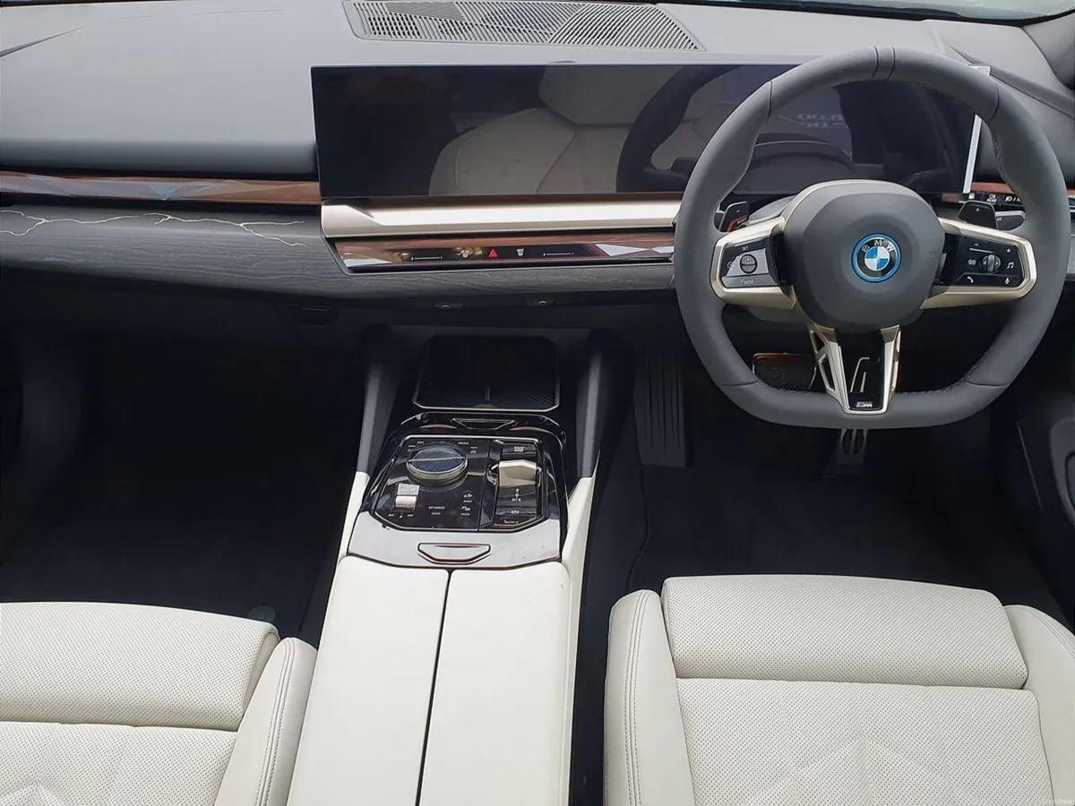 BMW 5-Series 530e M Sport Pro Saloon - Image 4