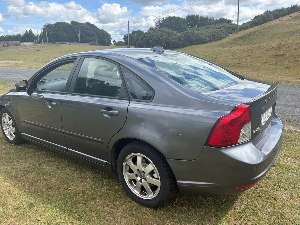 Volvo S40 2010 - Image 2