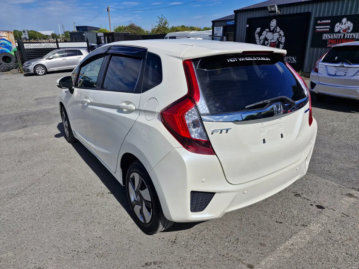 2014 Honda Fit 1.5L Hybrid Leather Package - Image 4