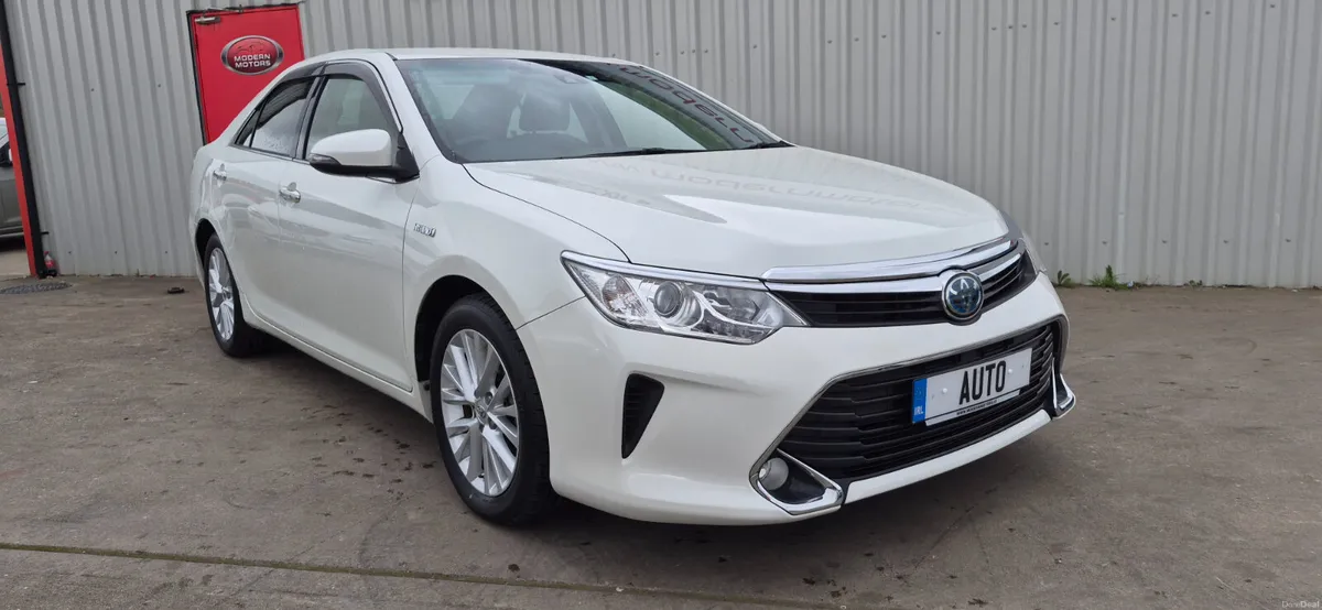 Toyota Camry hybrid/petrol auto low kms - Image 5