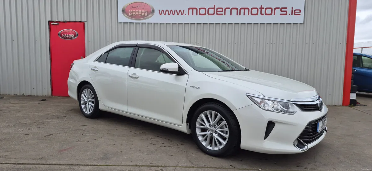 Toyota Camry hybrid/petrol auto low kms - Image 1