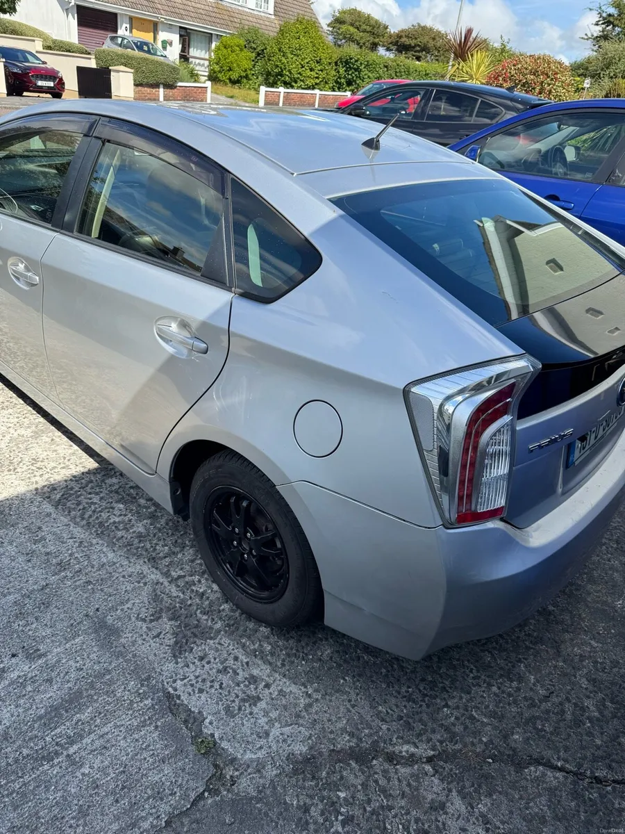 2013 toyota prius 1.8 hybrid - Image 3