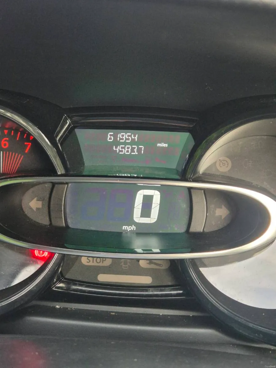 Renault Clio, 1.1L Perfect condition. Economical, - Image 4