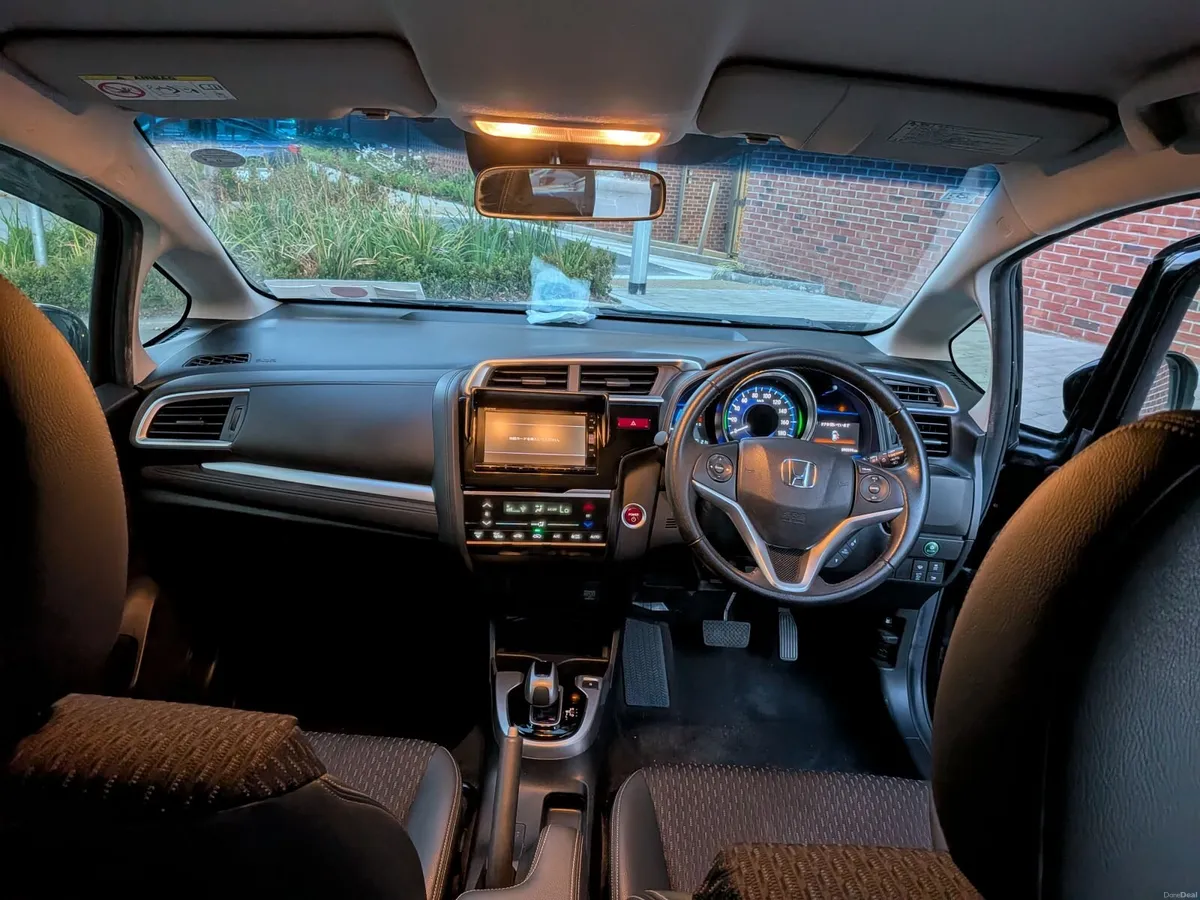 2016 Honda Fit, Hybrid, Automatic,  (Leather Pack) - Image 4