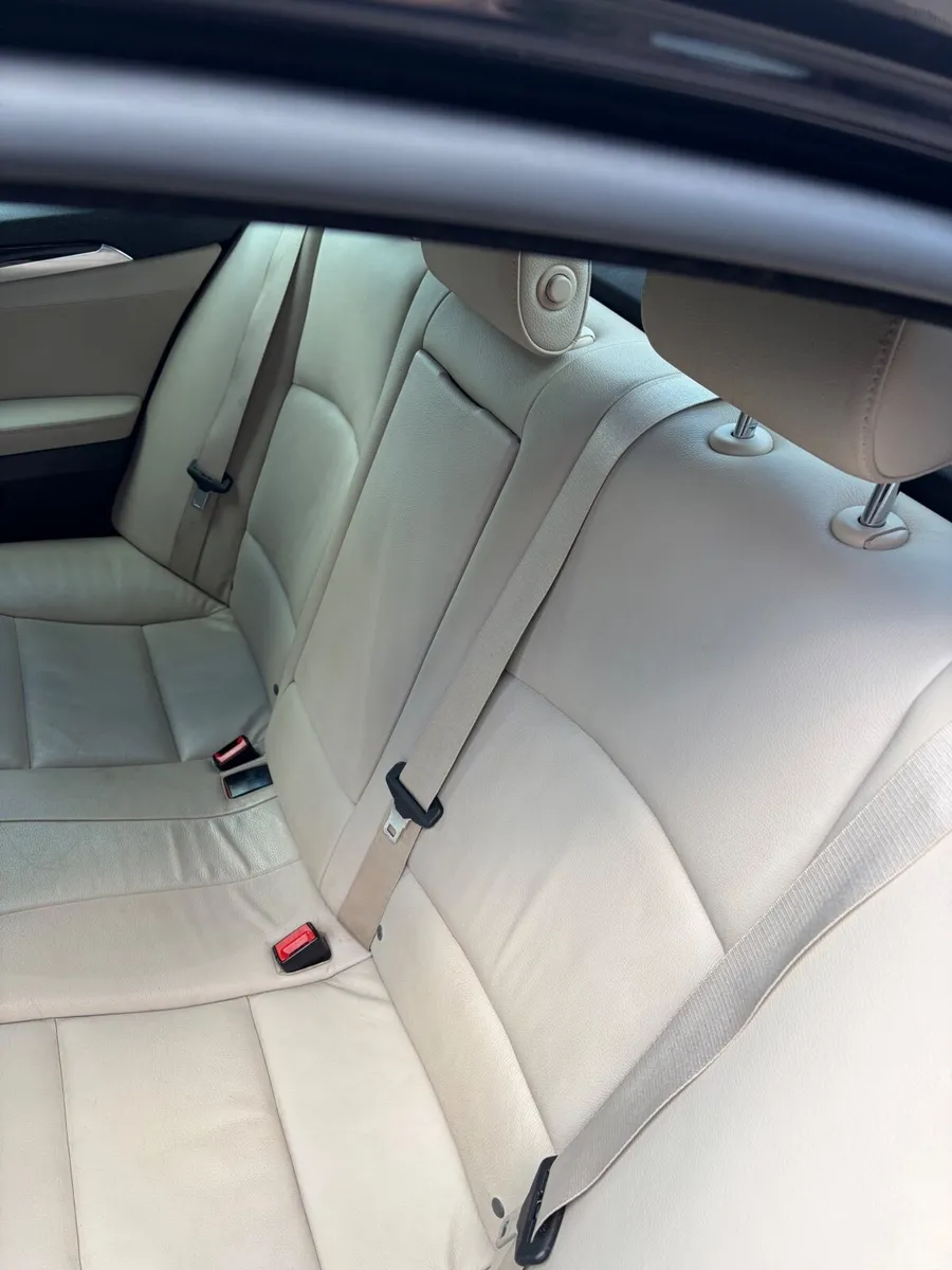 BMW 5-Series 2013 - Image 2
