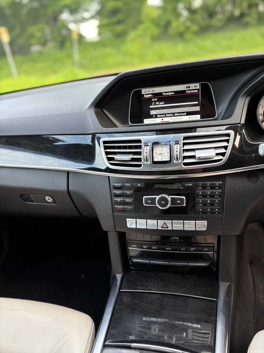 Mercedes-Benz E-Class 2013 - Image 6