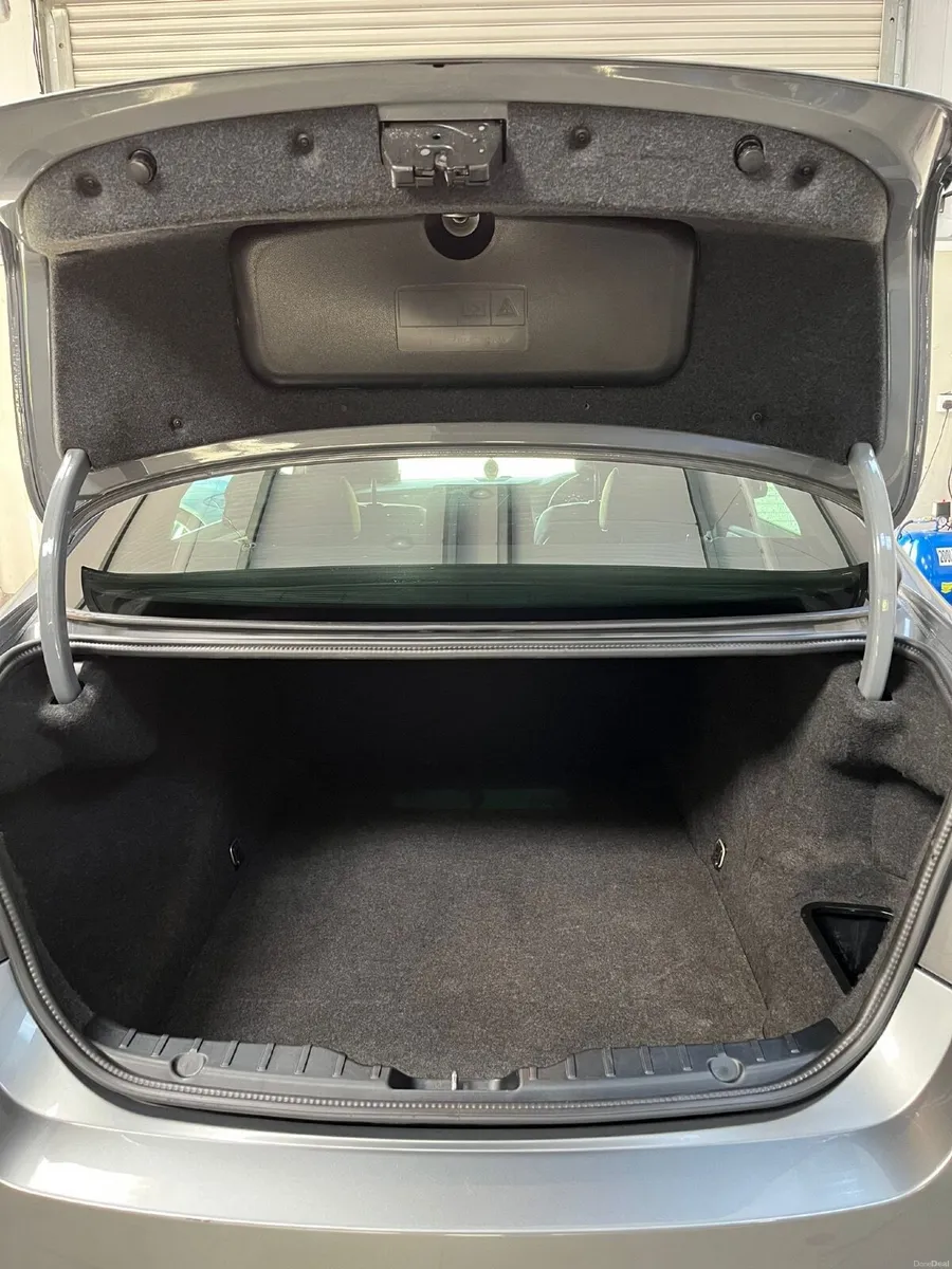 BMW 5-Series 2016 - Image 2