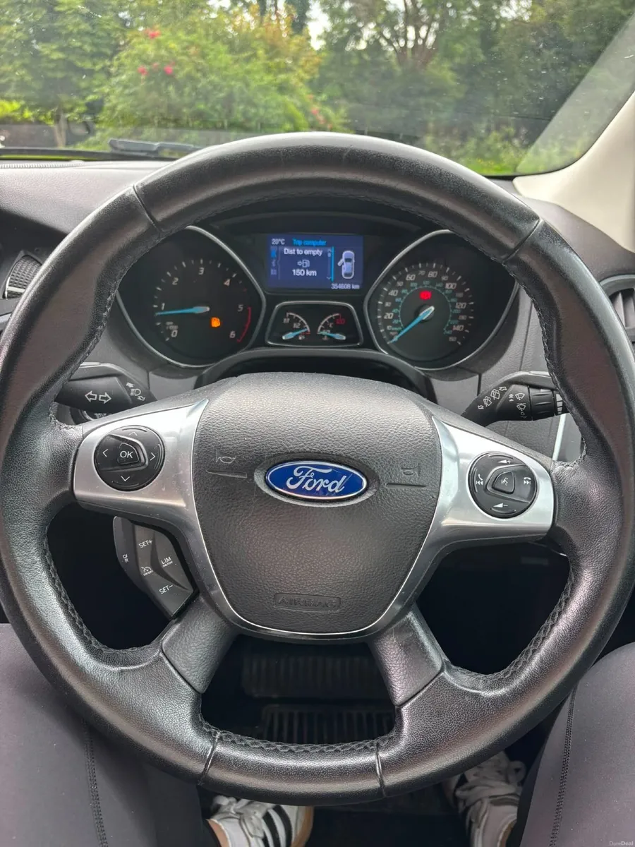 White Ford Focus 2014 - Image 5