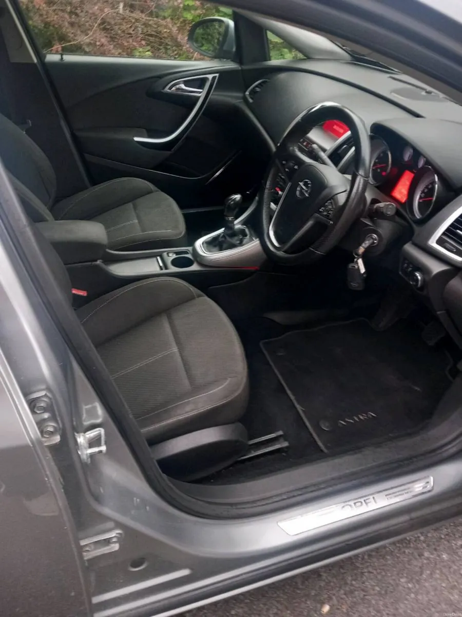 Car - Image 4
