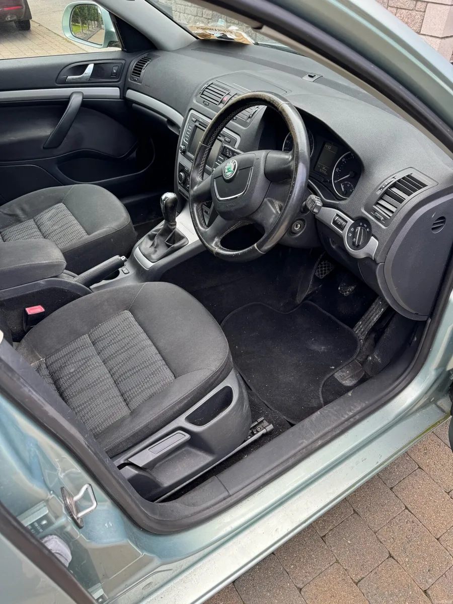 Skoda Octavia Elegance 1.6D 2010 - Image 5
