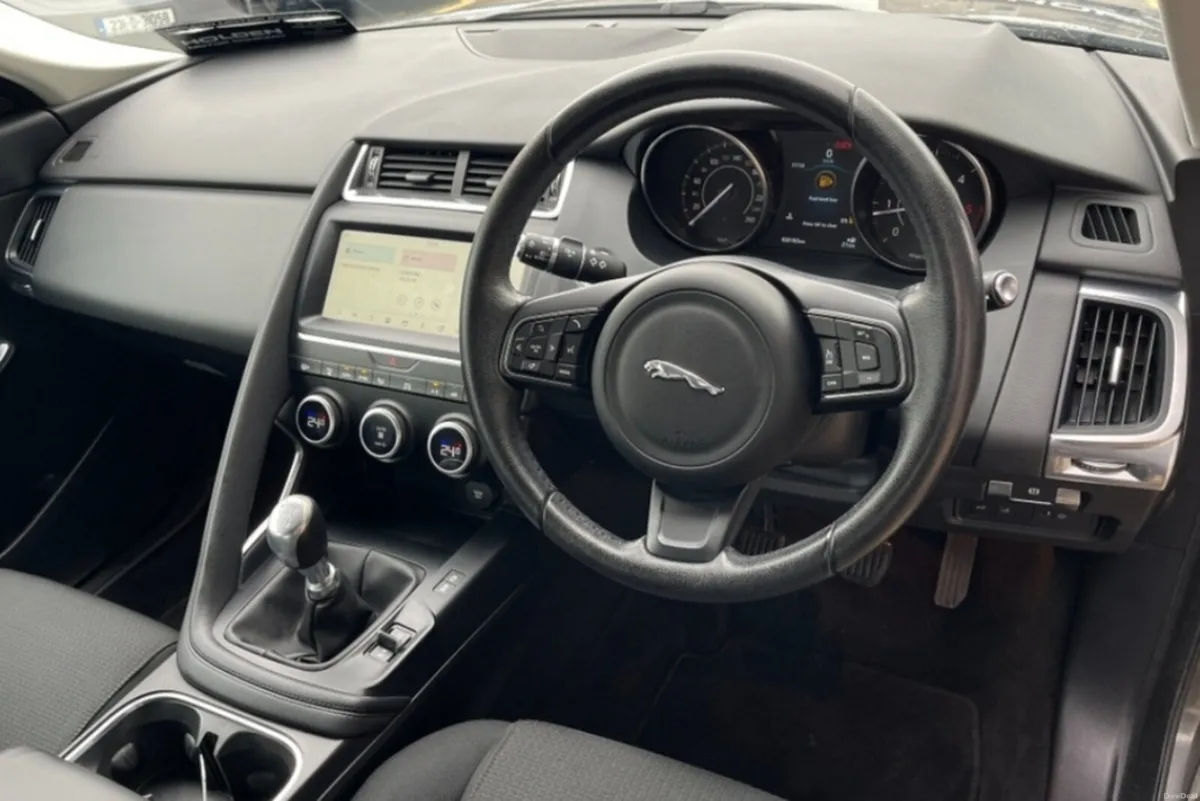 JAG E PACE - Image 3