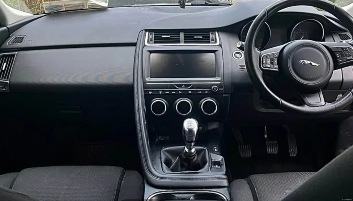 JAG E PACE - Image 5