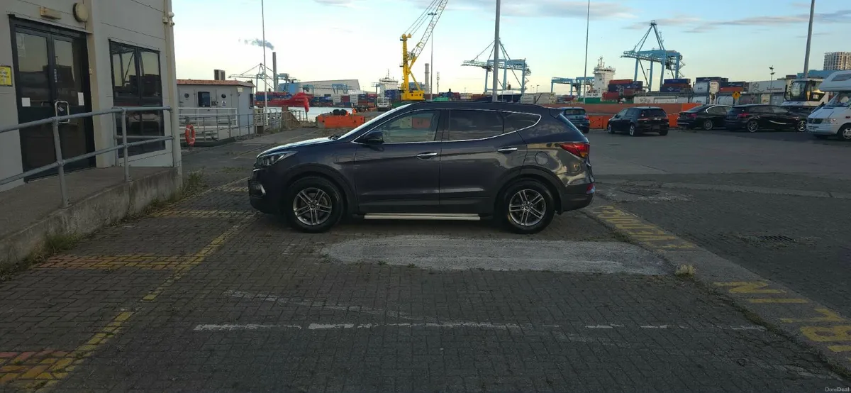 Hyundai Santa Fe 2017 - Image 3