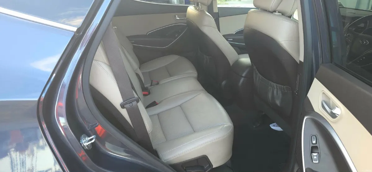 Hyundai Santa Fe 2017 - Image 6