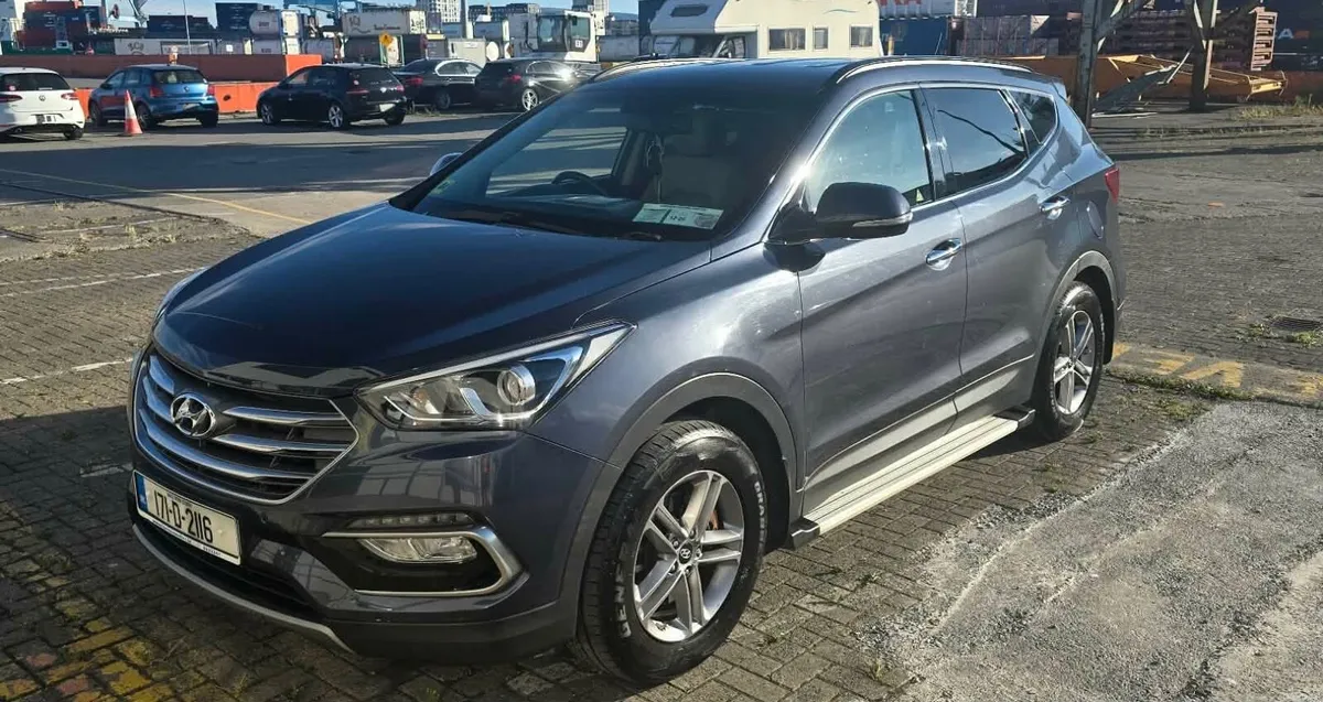 Hyundai Santa Fe 2017 - Image 1