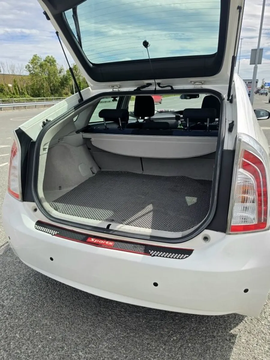2012 Toyota Prius - Image 5