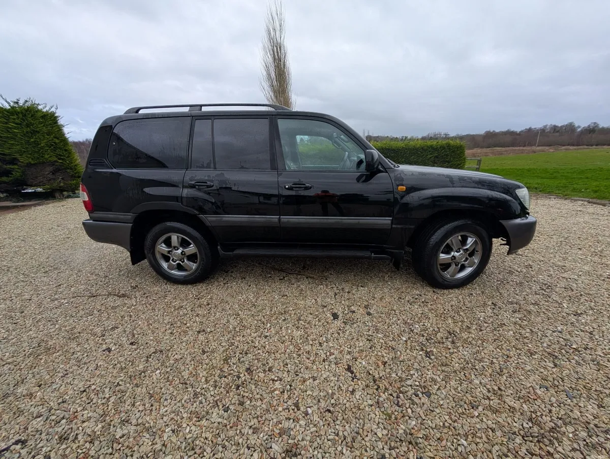 Toyota Land Cruiser 2006 - Image 2