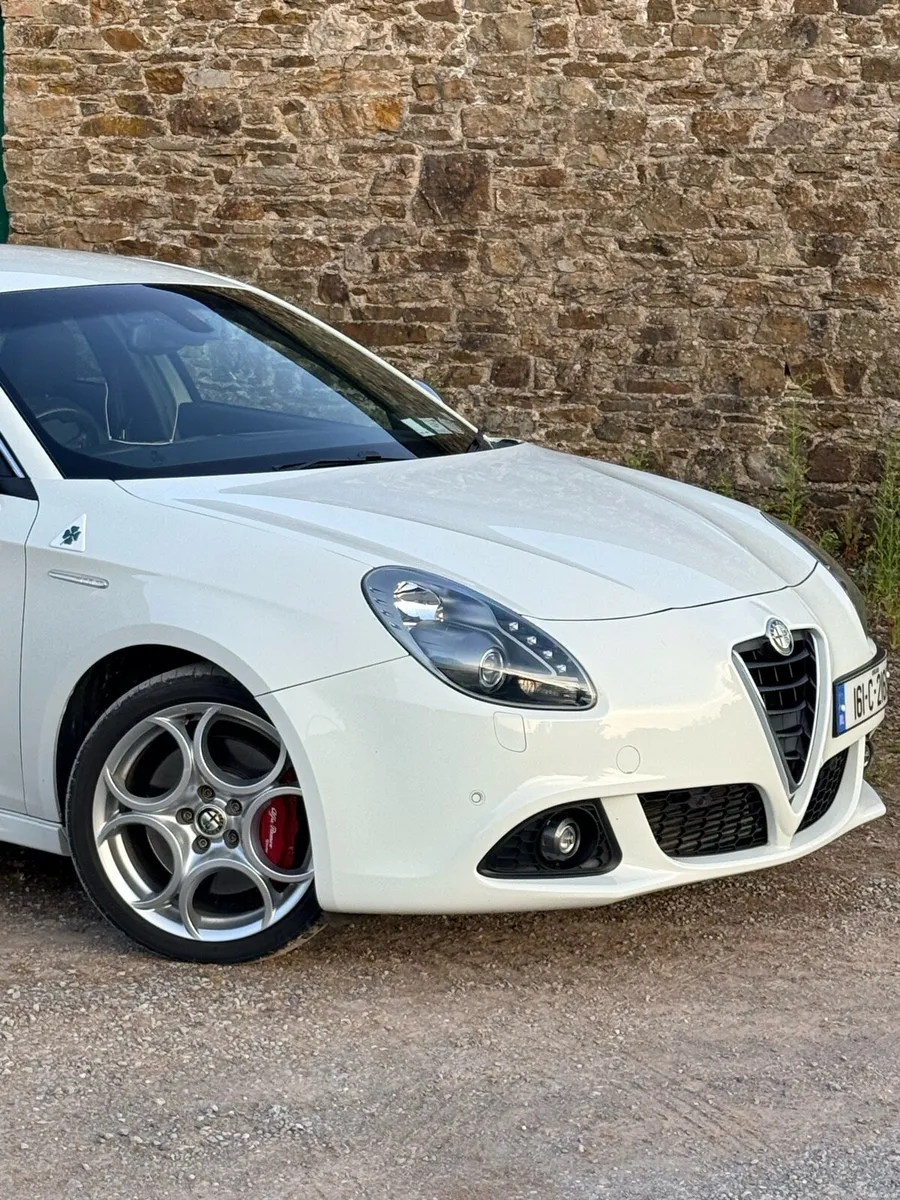 Alfa Romeo Giulietta Quadrifoglio Verde (1750tbi) - Image 2
