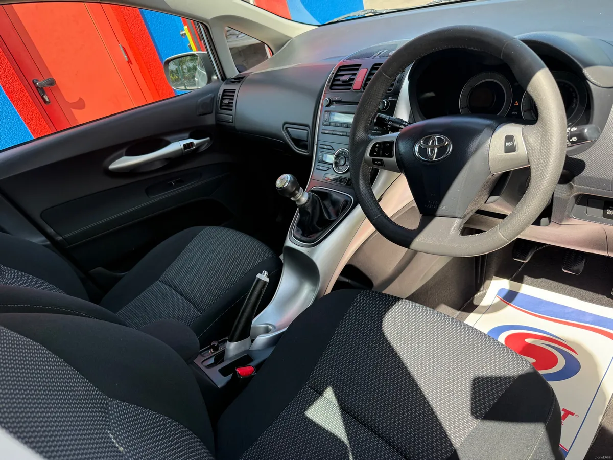 Toyota Auris 2011 1.33 Petrol Manual - Image 6