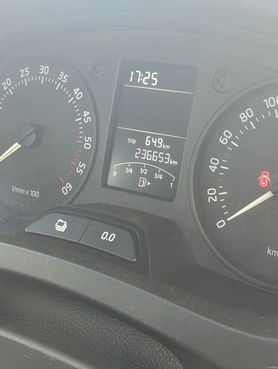 Skoda Rapid 2014 - Image 3