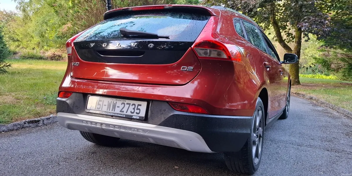 15 Volvo V40.  , CROSS COUNTRY,    New NCT 8/27 - Image 4