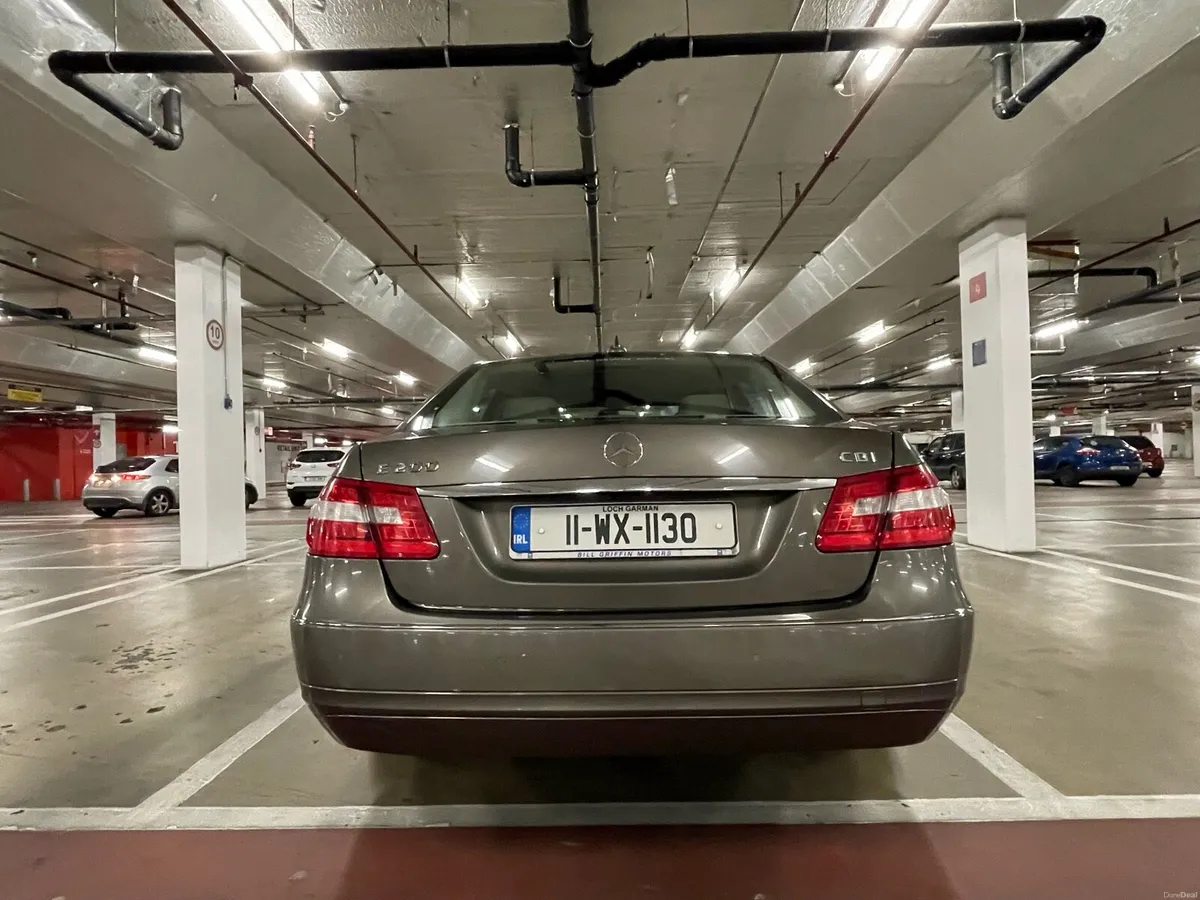 Mercedes Benz E Class 2011 - Image 3