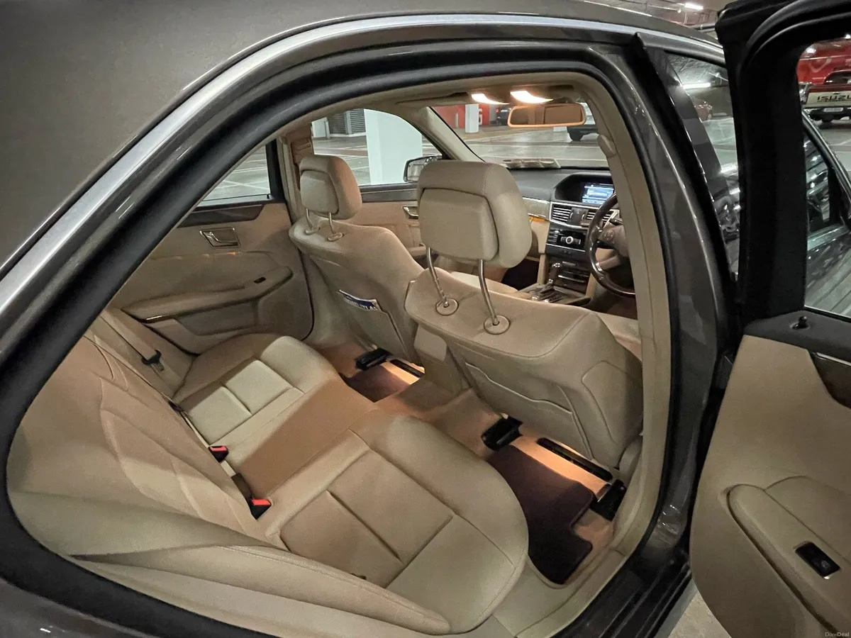 Mercedes Benz E Class 2011 - Image 5
