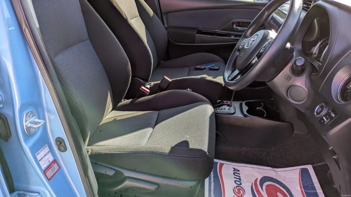 LOW MILEAGE TOYOTA YARIS 1.3 PETROL AUTO, 2016 - Image 3