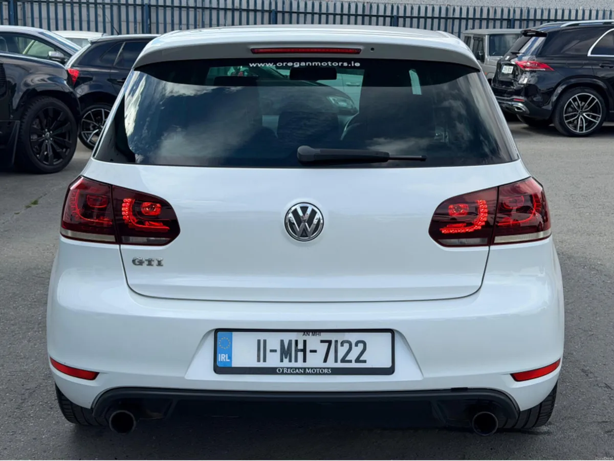 Volkswagen Golf GTI ADIDAS EDITION - Image 5