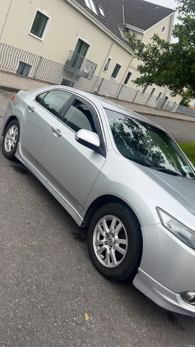 Honda Accord 2011 - Image 1