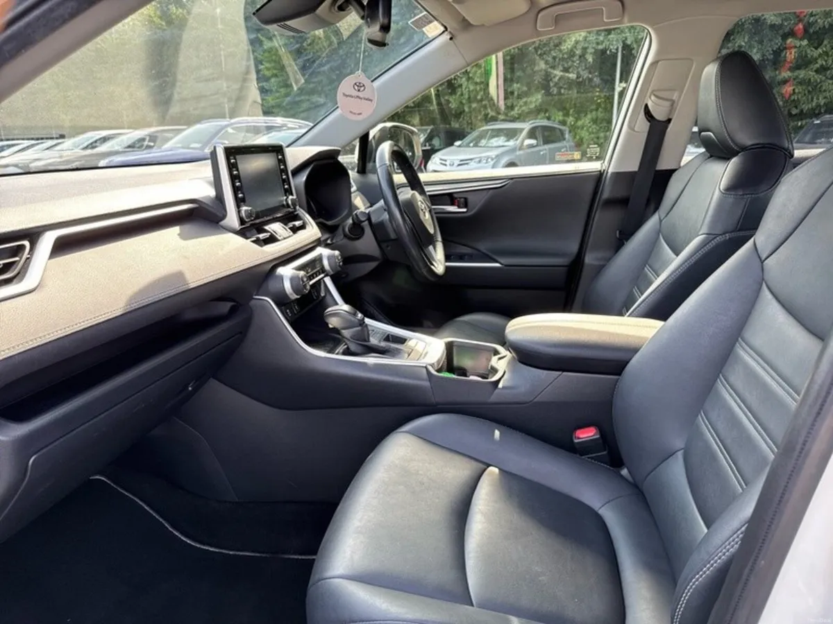 Toyota RAV4 RAV4 HYBRID SOL 4DR AUTO - Image 6