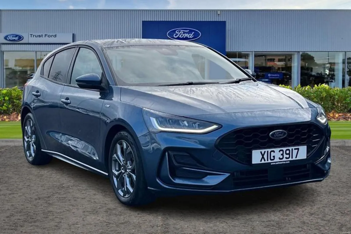Ford Focus 1.0T EcoBoost ST-Line Hatchback 5dr Pet - Image 1