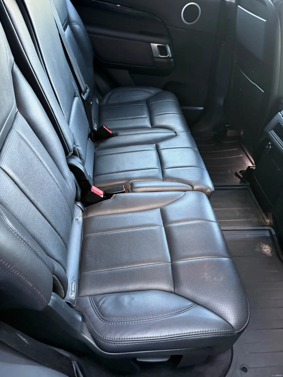 Land Rover Discovery 2018 7 seater Low miles - Image 2
