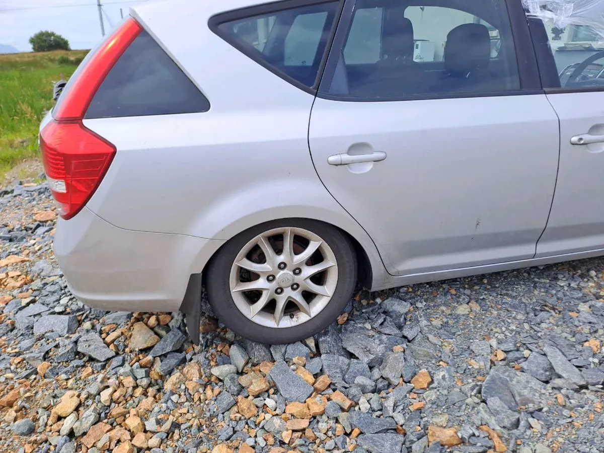 Kia Ceed estate - Image 4