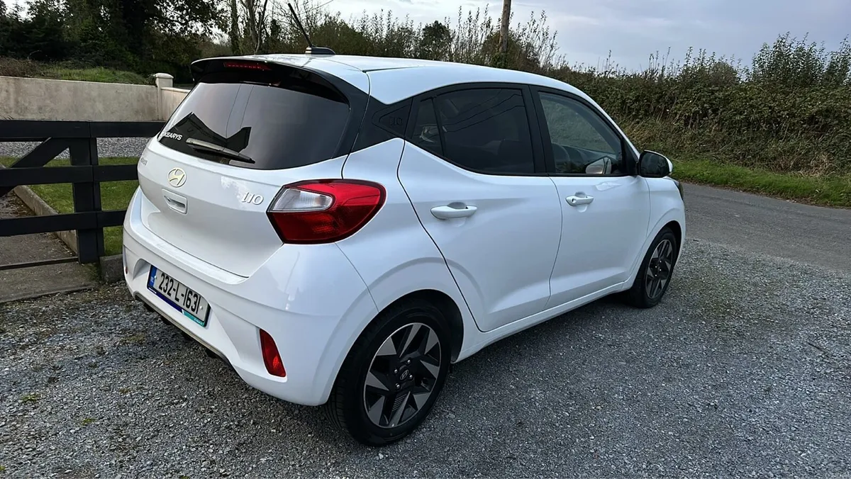 Hyundai i10 DeLuxe Plus 2023 - Automatic - 1 Owner - Image 2