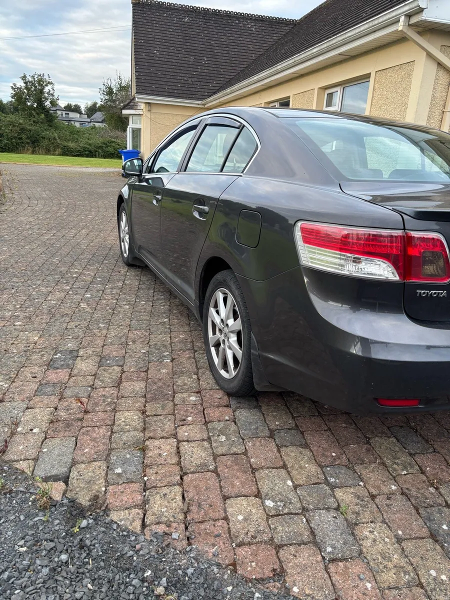 Toyota Avensis 2011 - Image 4