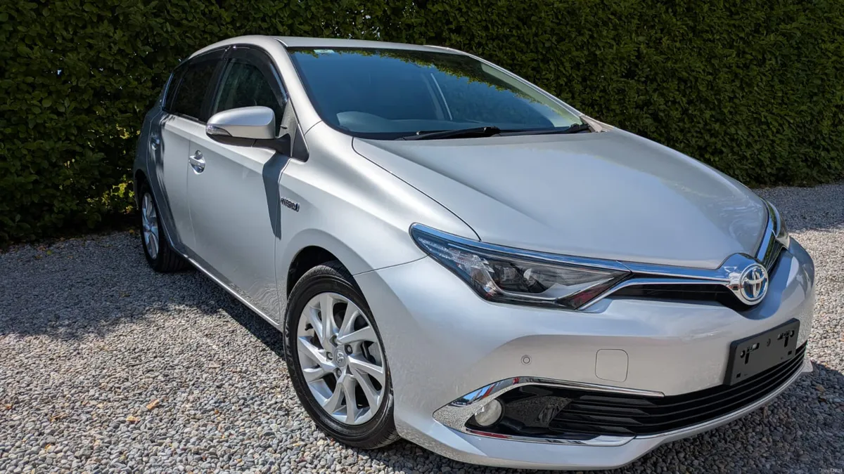 1/2 Leather Toyota Auris 1.8 Petrol Hybrid, 2017 - Image 1