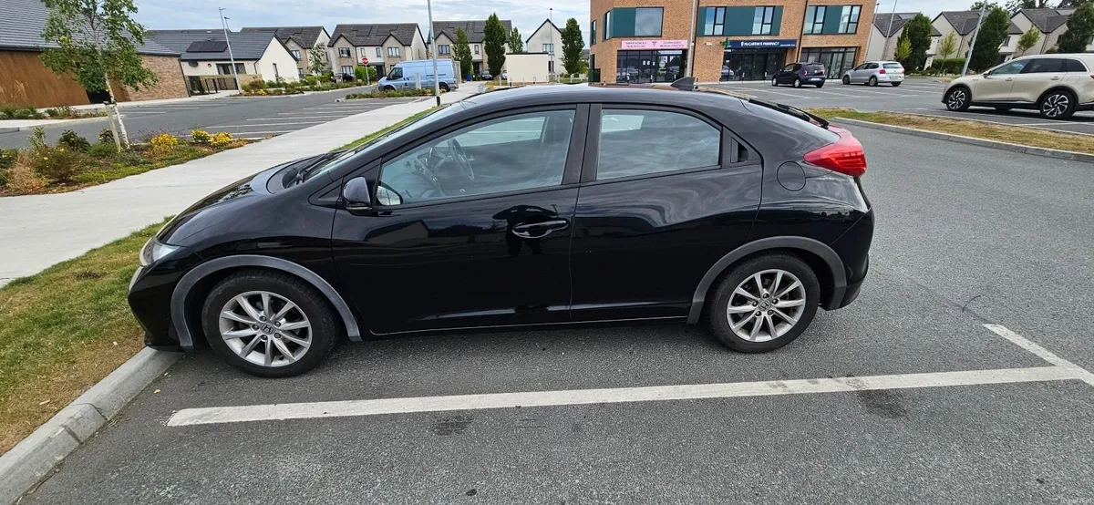 Honda Civic 2013 - Image 2