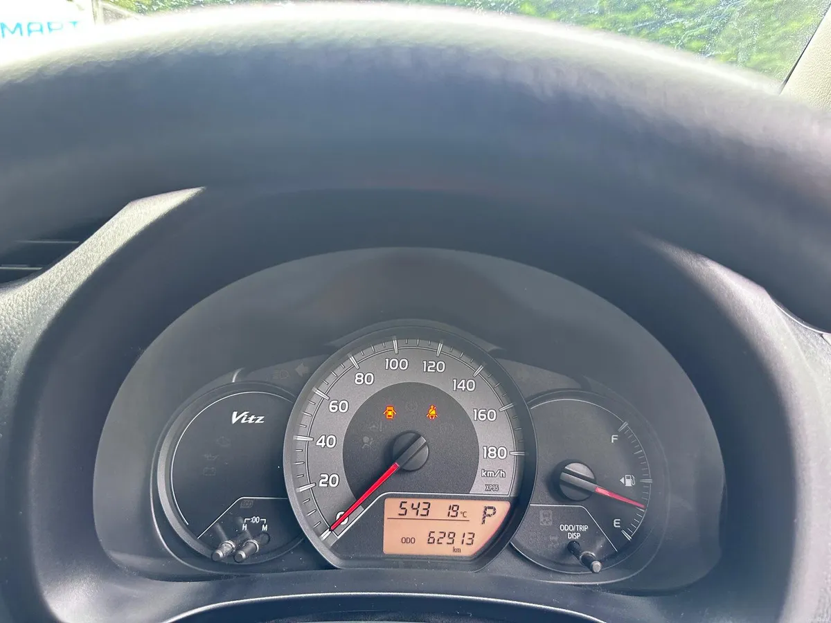 TOYOTA VITZ 2015 WITH PUSH START IMMOBILISER - Image 6