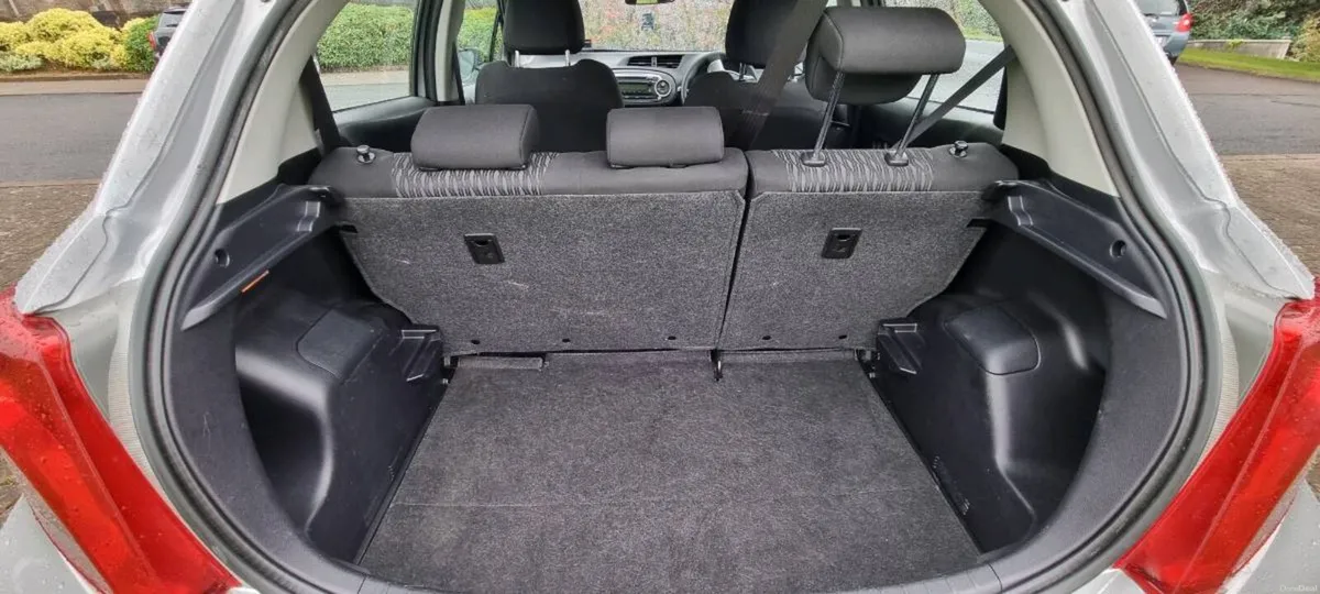 141 Toyota Yaris 1L petrol - Image 6