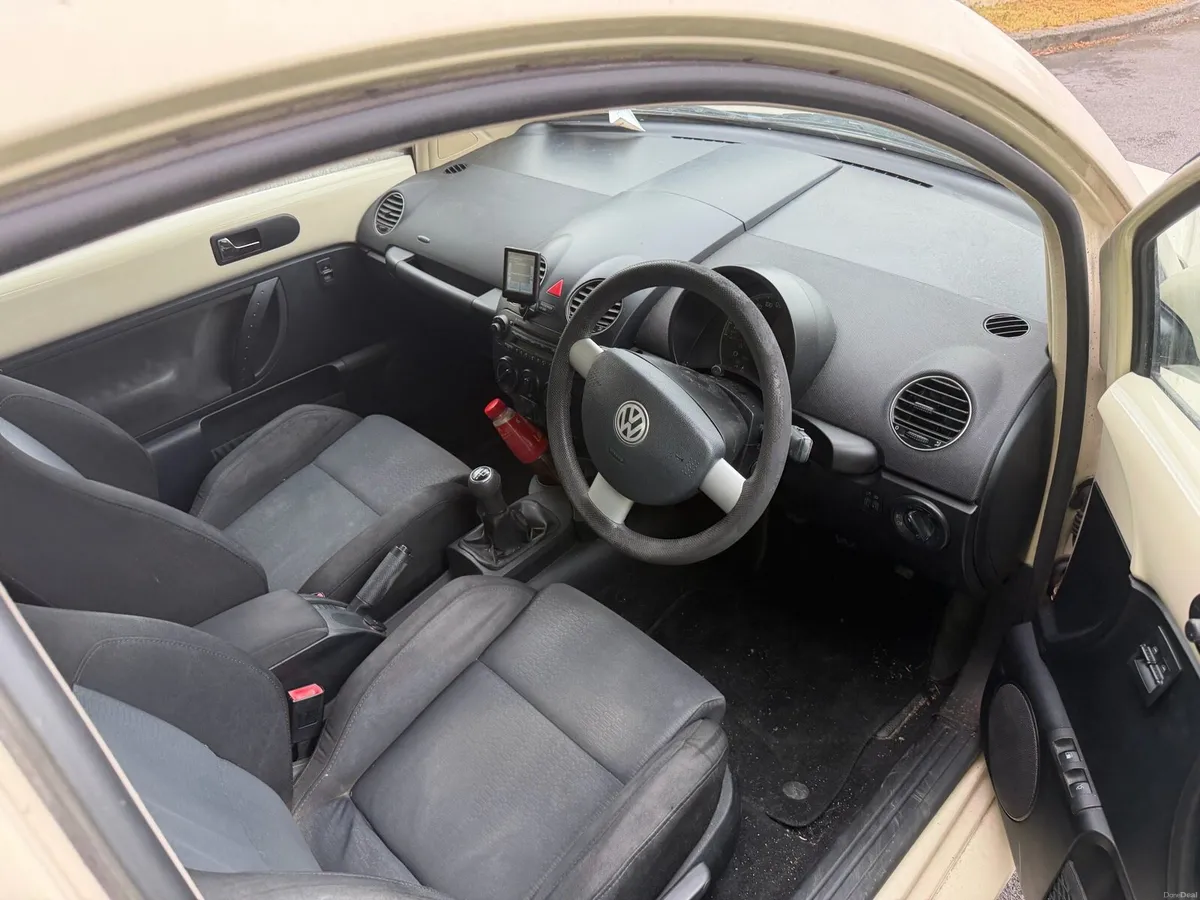Volkswagen Beetle - Image 6