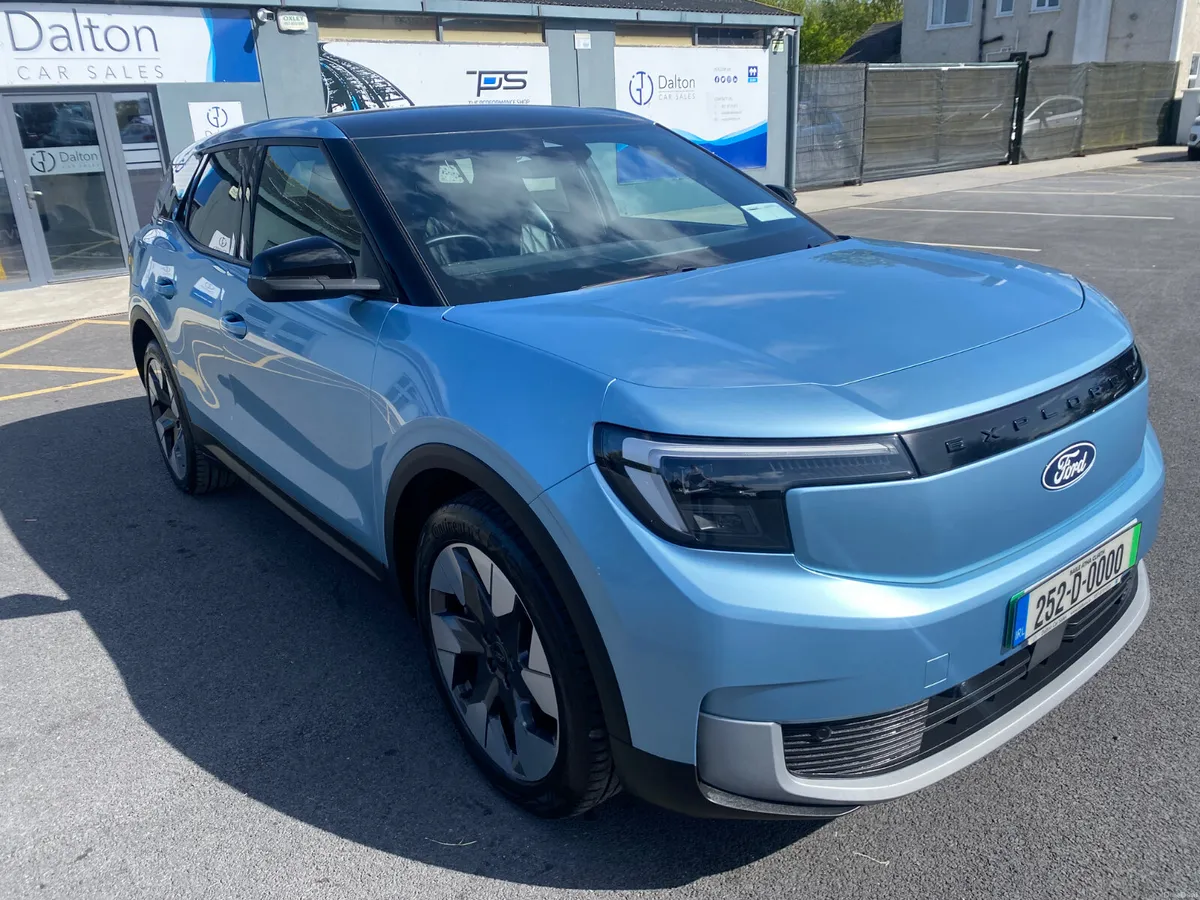 FORD EXPLORER PREMIUM 77KWH 210KW 2025 (252) - Image 3