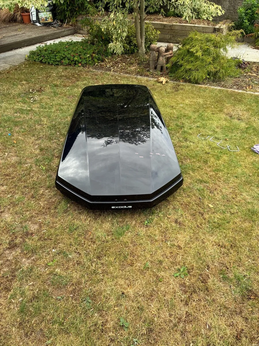 Roof box - Image 1