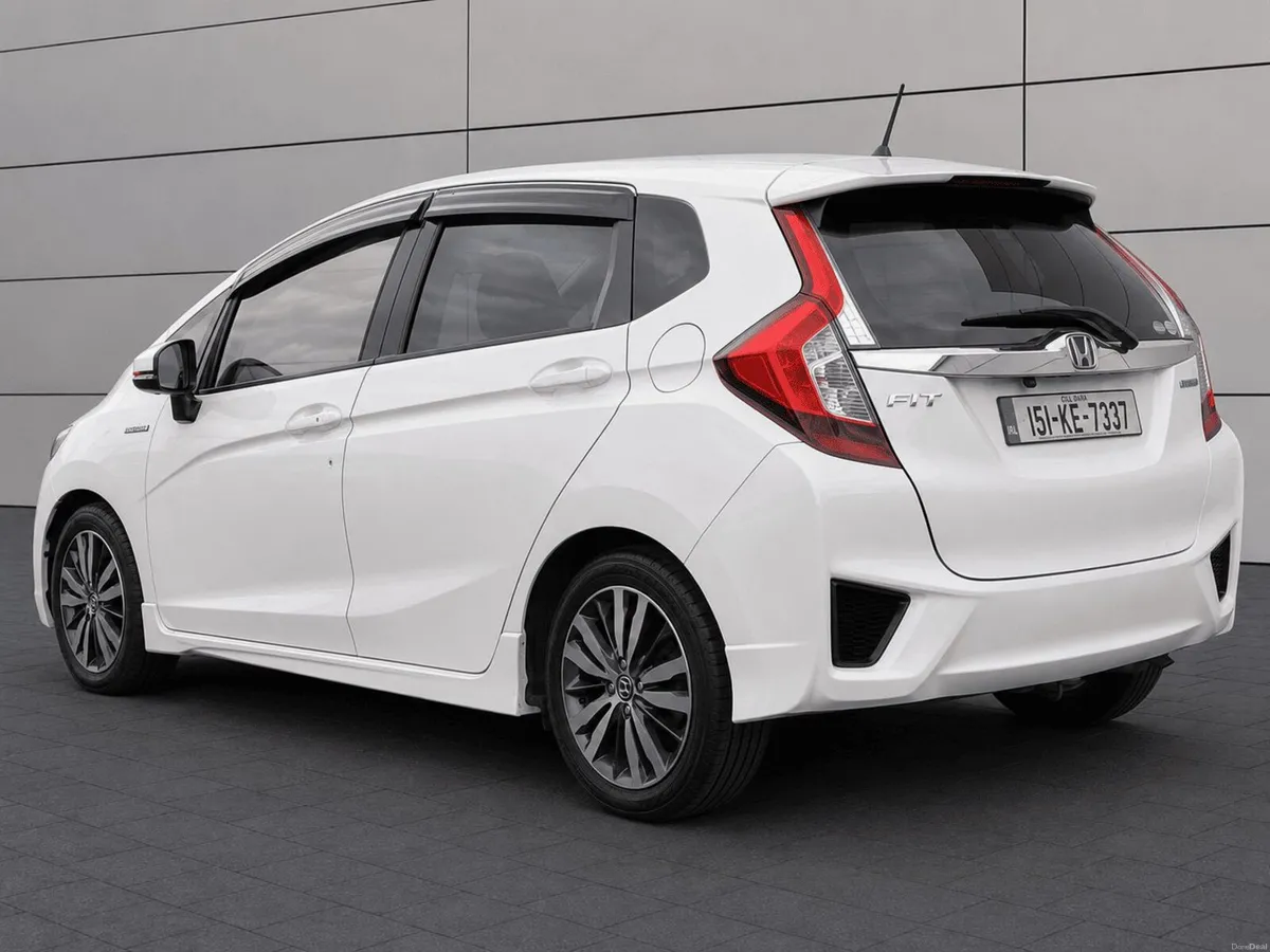 Stunning Honda Fit S Spec Hybrid Auto Cruise Cont - Image 3
