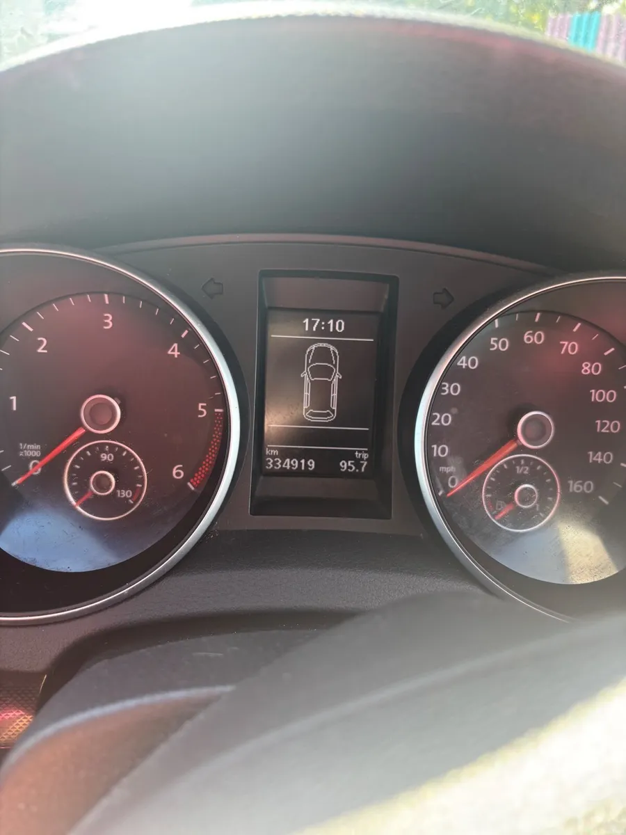 Volkswagen Golf 2010 - Image 2