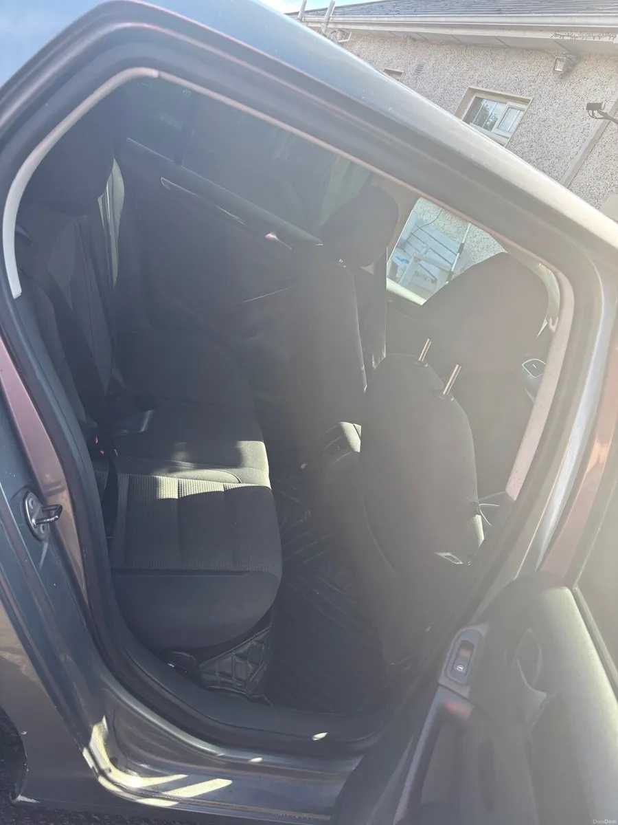 Volkswagen Golf 2010 - Image 5